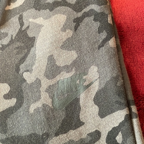 NIKE Tech Fleece Joggers Camo Size Small - Picture 7 of 13